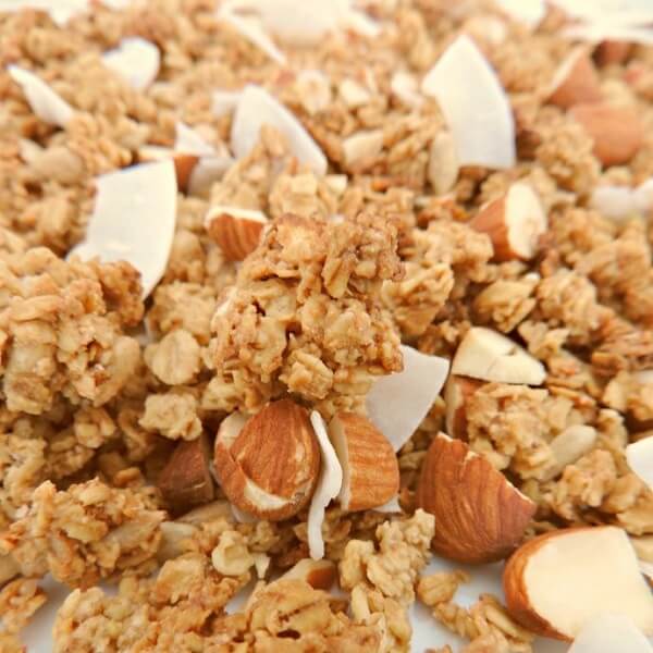 Receita de granola com sementes de girassol, coco e amêndoas