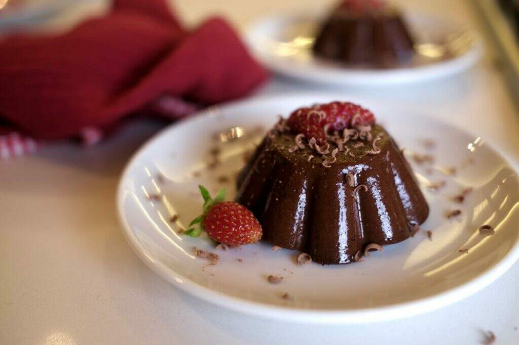 mousse-de-caqui-com-chocolate