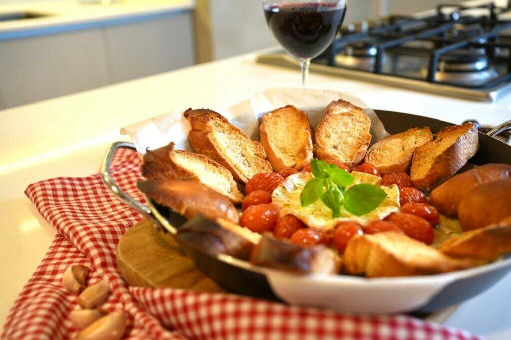 aperitivo-de-queijo-com-tomate-03