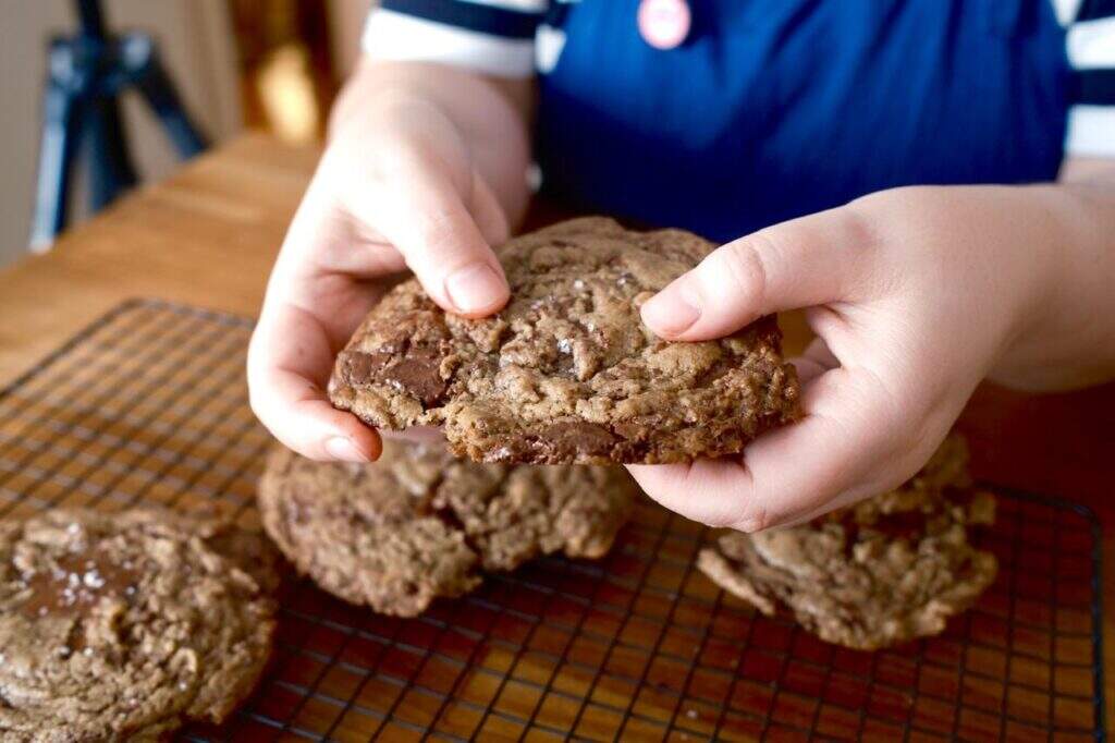 cookies-recheado-com-chocolate-flor-de-sal